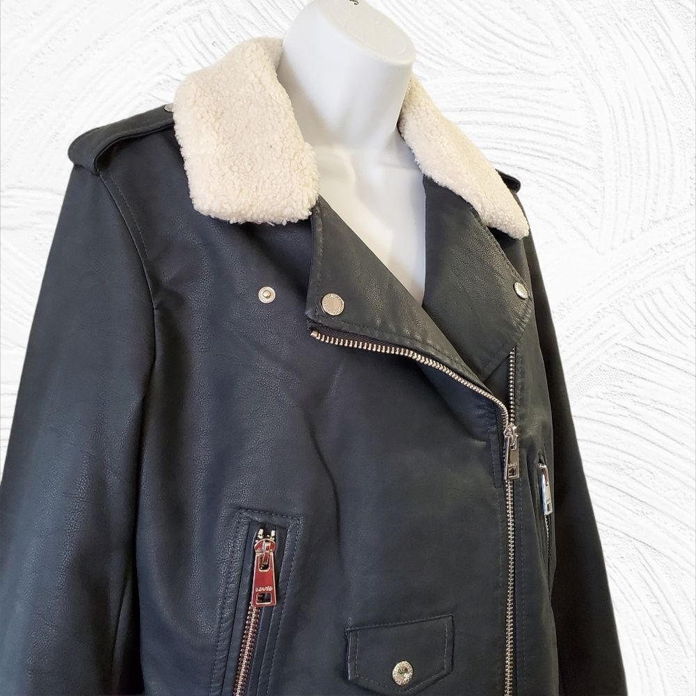 New Levi's $120 MSRP Faux Leather Navy Blue Sherpa Collar Moto Jacket - Picture 4 of 9